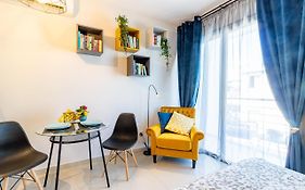 Light House - Seafront Cosy Studio With Library