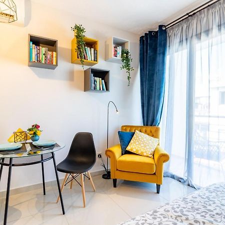 Light House - Seafront Cosy Studio With Library Paphos Esterno foto