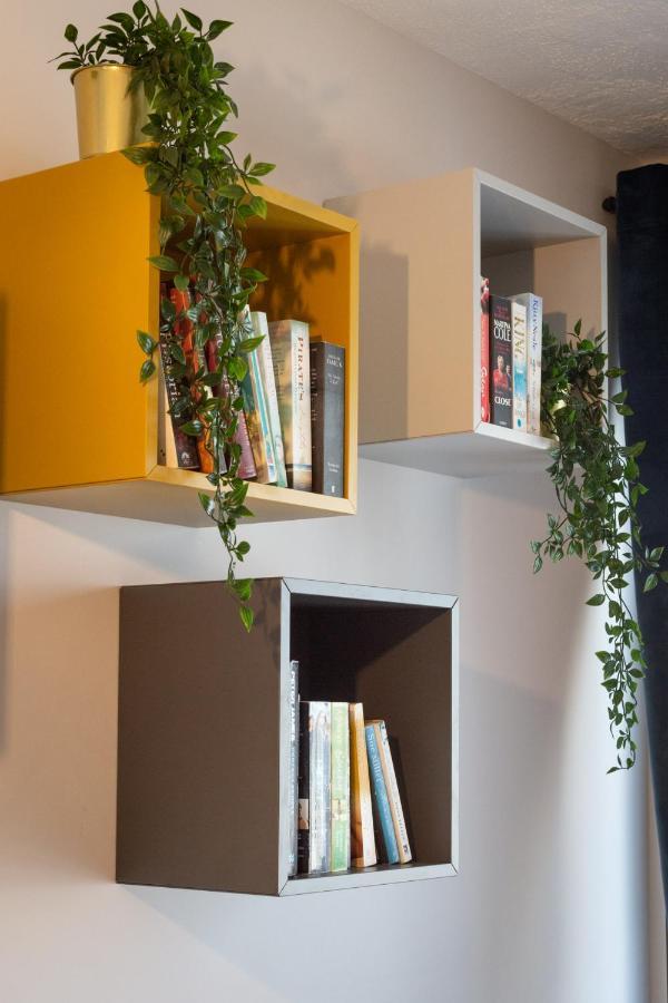 Light House - Seafront Cosy Studio With Library Paphos Esterno foto