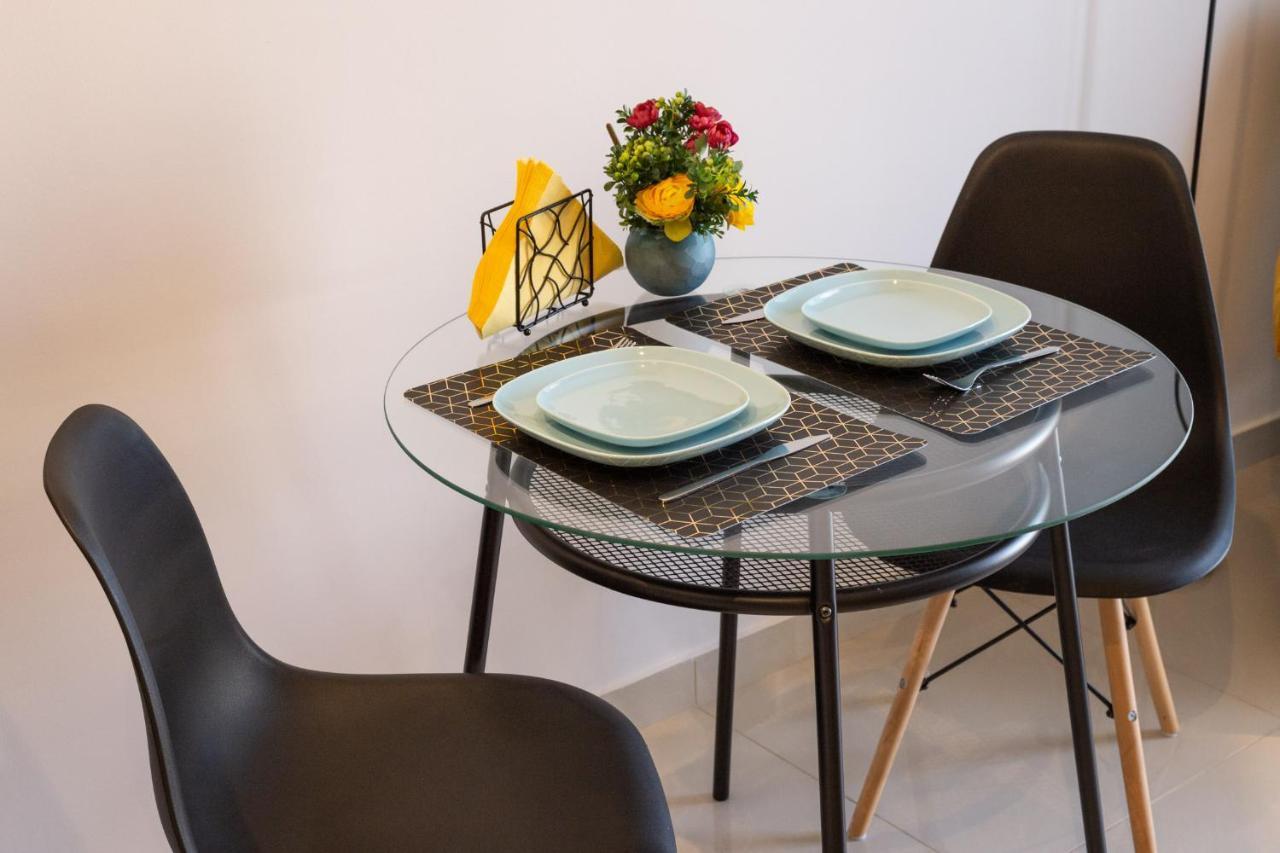 Light House - Seafront Cosy Studio With Library Paphos Esterno foto