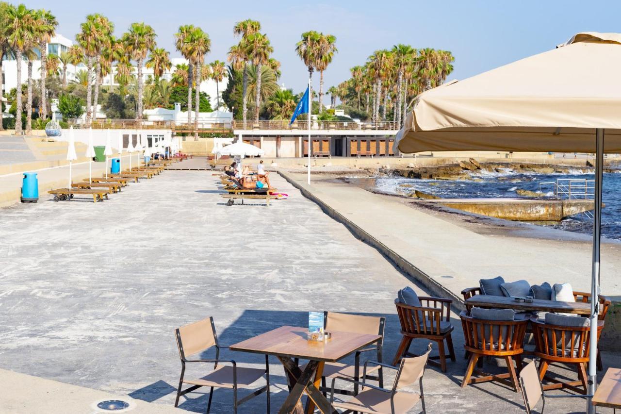 Light House - Seafront Cosy Studio With Library Paphos Esterno foto