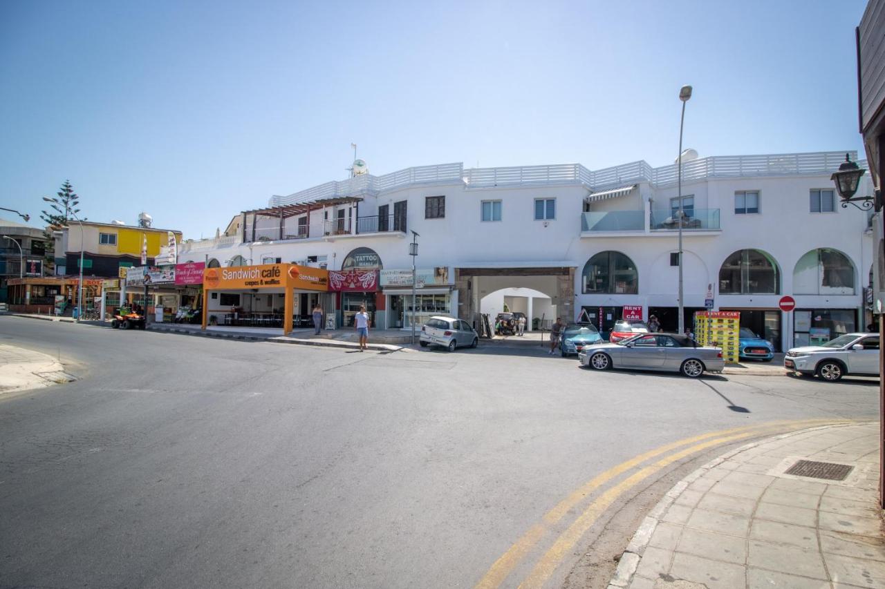 Light House - Seafront Cosy Studio With Library Paphos Esterno foto